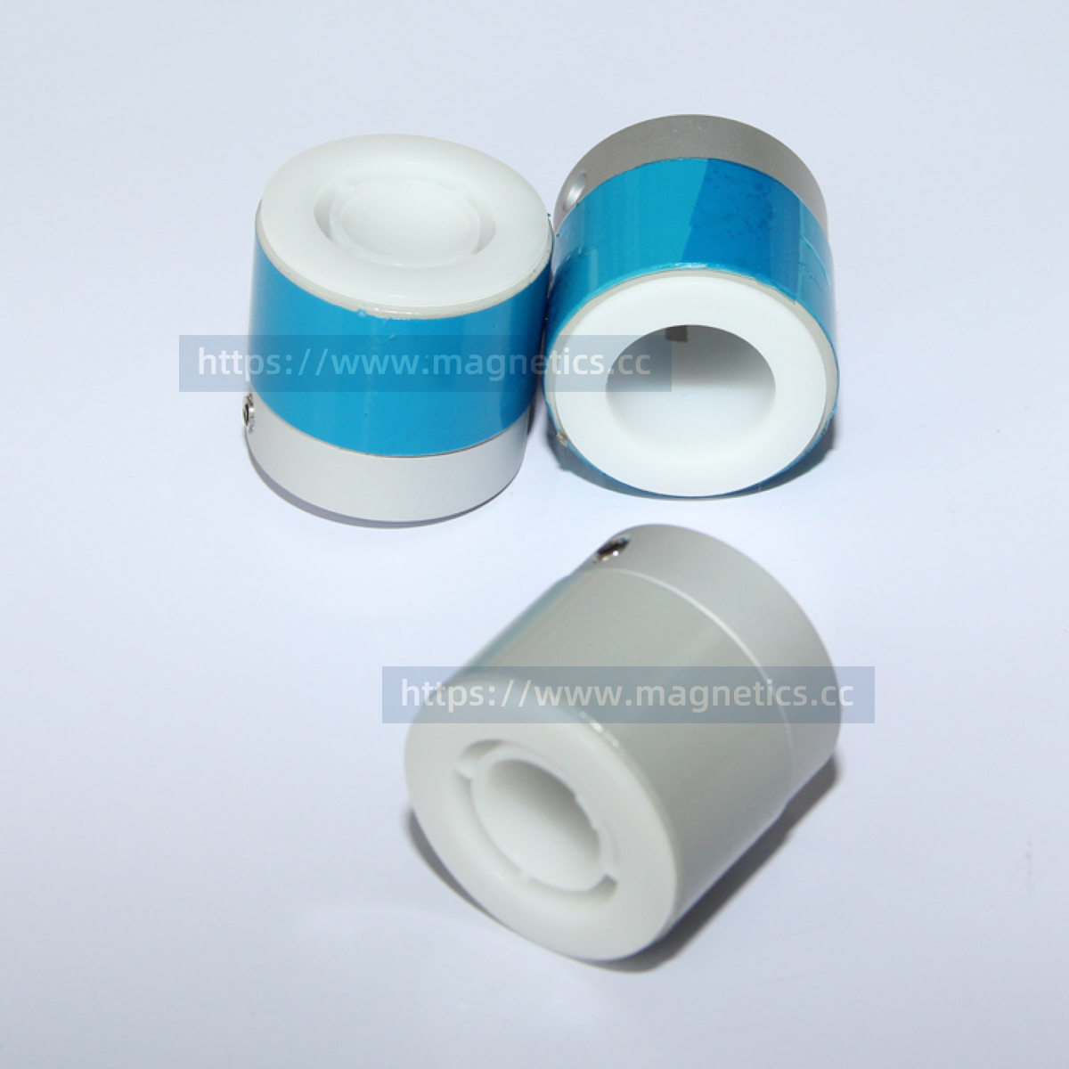 Magnetic gears for display screen transmission